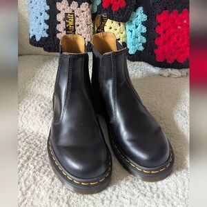 NWOT Doc Martens 2976 Smooth Chelsea Black Leather Yellow Stitching Size 6/ EU37